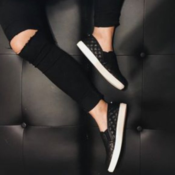 Steve Madden Shoes - Steve Madden Black Flats